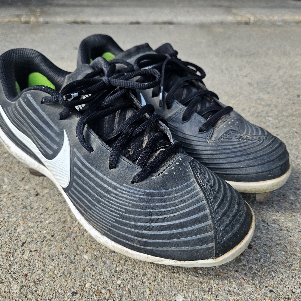 Women's softball cleats